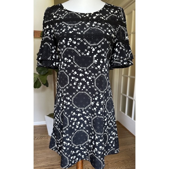 Free People Black White Floral Print Boho Dress Size 2 Ruffle Bell Sleeve - Picture 2 of 9